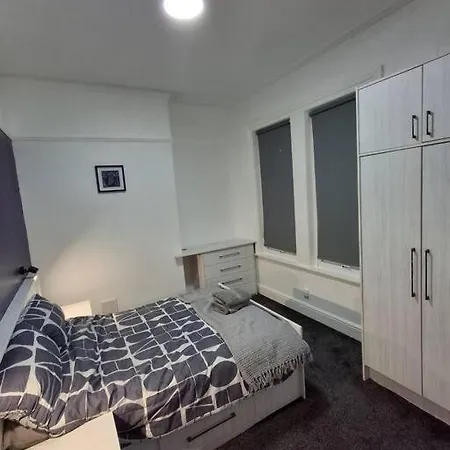1br Hyde Park Haven ليدز