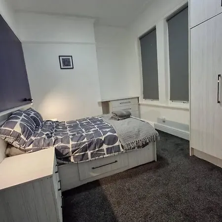 1br Hyde Park Haven ليدز